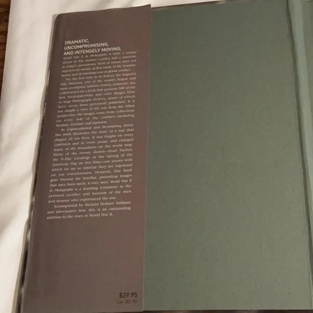 World War II in Photographs - Black Hardcover